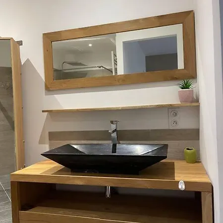 Un Cocon Au Coeur Du Village Apartment *