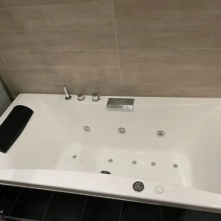 Un Cocon Au Coeur Du Village Apartment